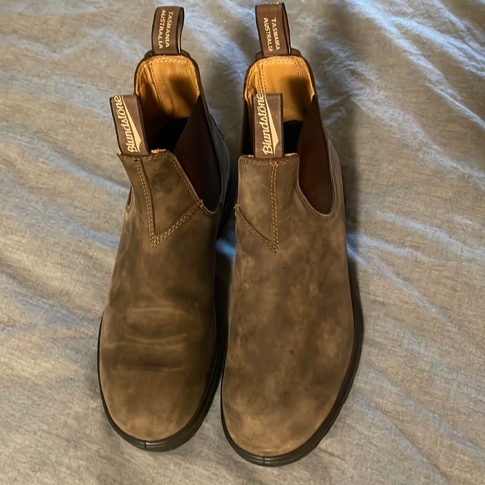 Blundstone #585 Chelsea Boot. Rustic Brown. 9.5 Aussie. 10.5 American